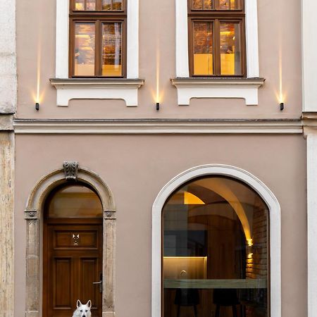White Wolf Boutique Apartments Όλομουτς Εξωτερικό φωτογραφία