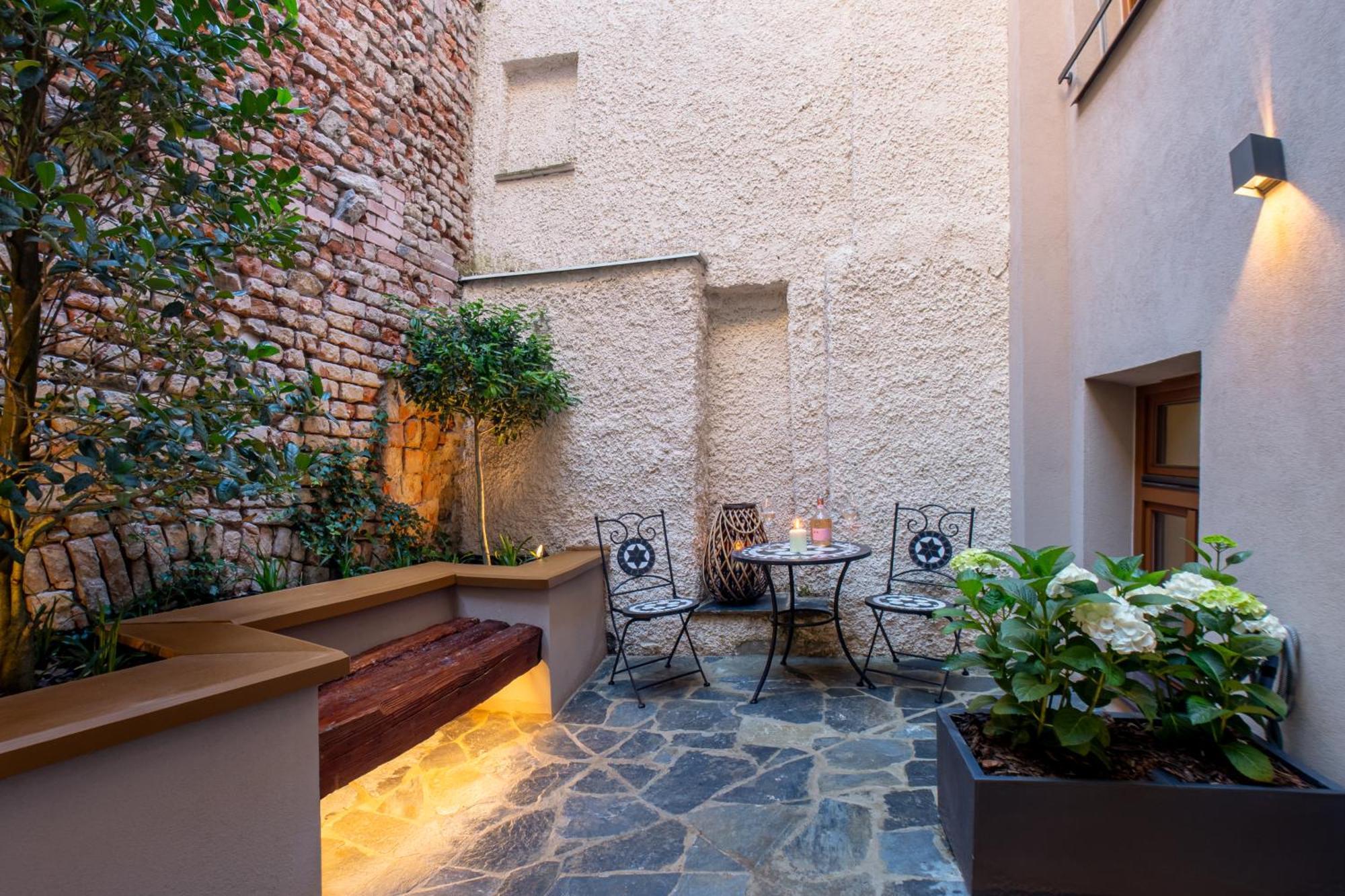 White Wolf Boutique Apartments Όλομουτς Εξωτερικό φωτογραφία
