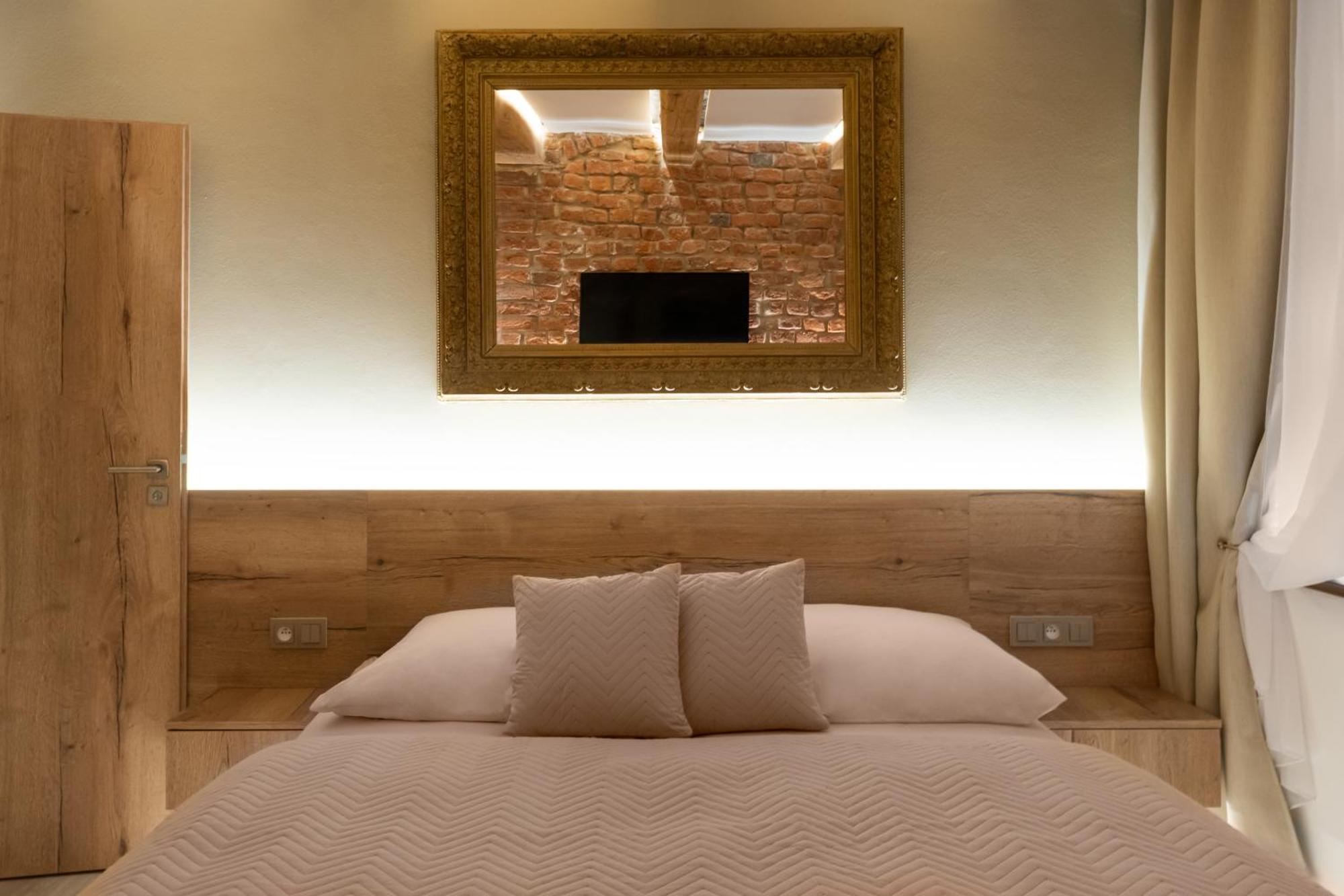 White Wolf Boutique Apartments Όλομουτς Εξωτερικό φωτογραφία
