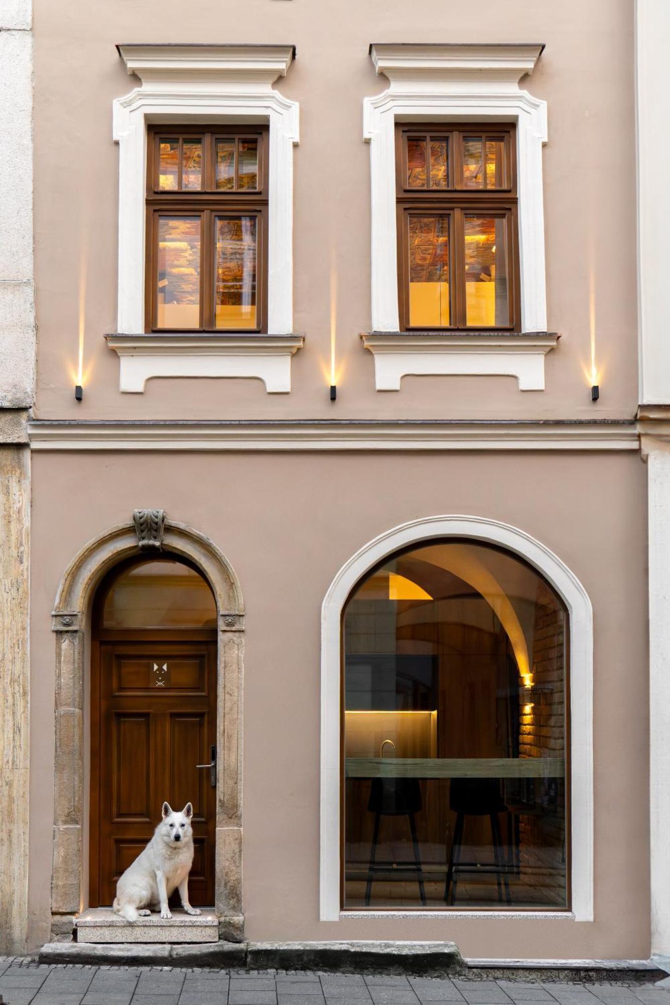 White Wolf Boutique Apartments Όλομουτς Εξωτερικό φωτογραφία