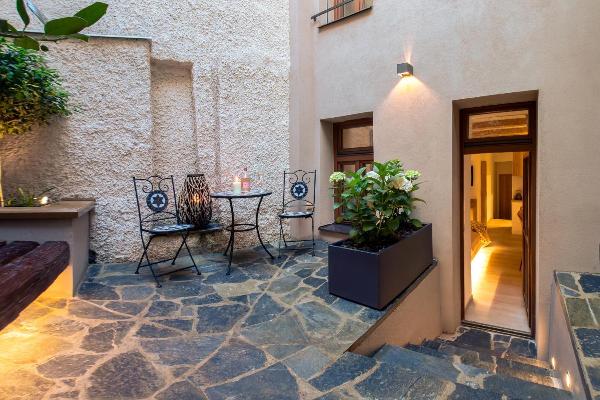 White Wolf Boutique Apartments Όλομουτς Εξωτερικό φωτογραφία