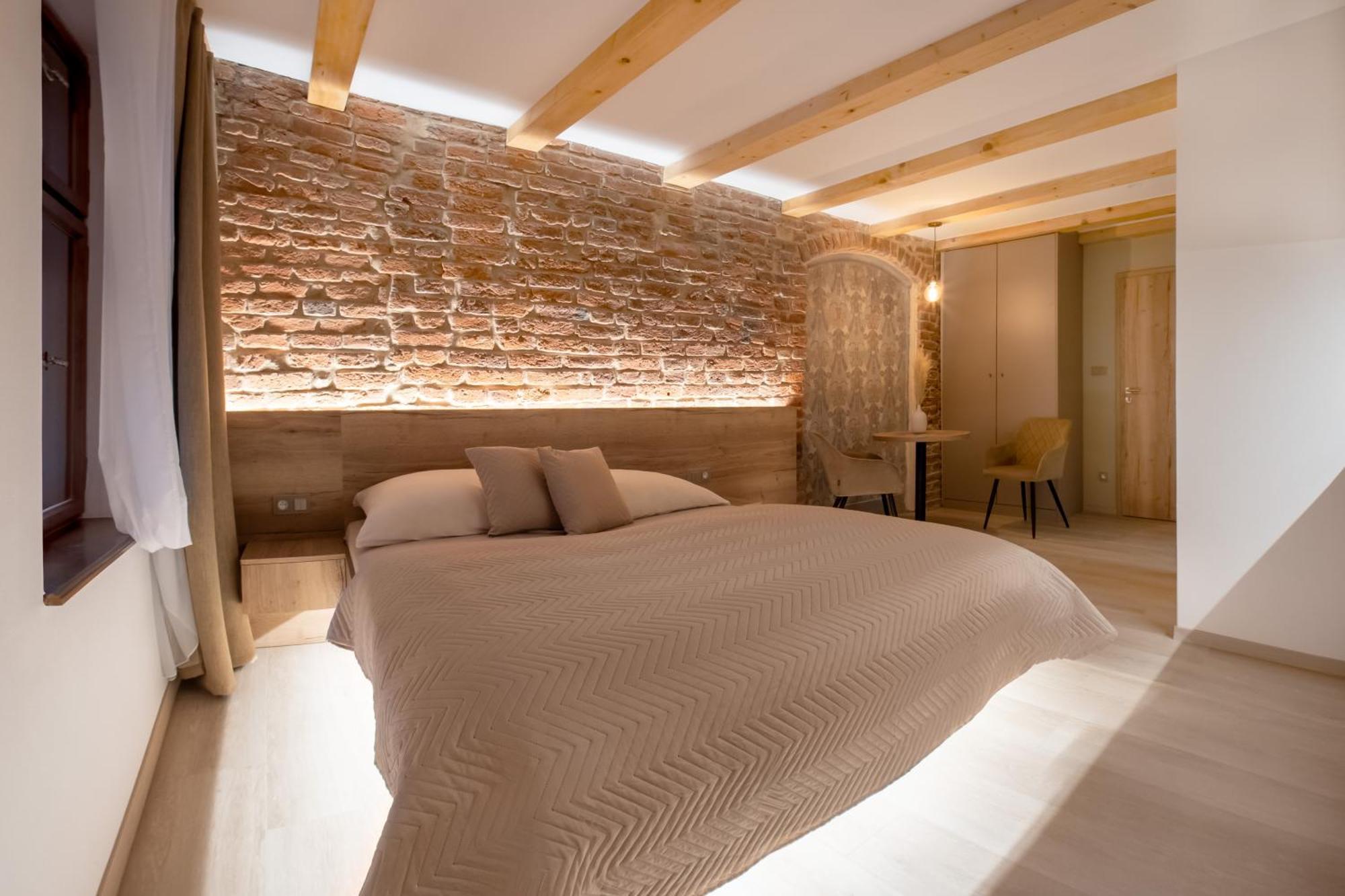 White Wolf Boutique Apartments Όλομουτς Εξωτερικό φωτογραφία