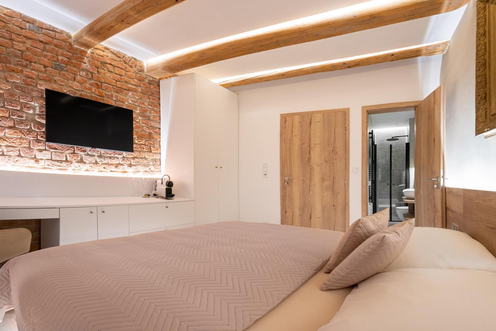 White Wolf Boutique Apartments Όλομουτς Εξωτερικό φωτογραφία
